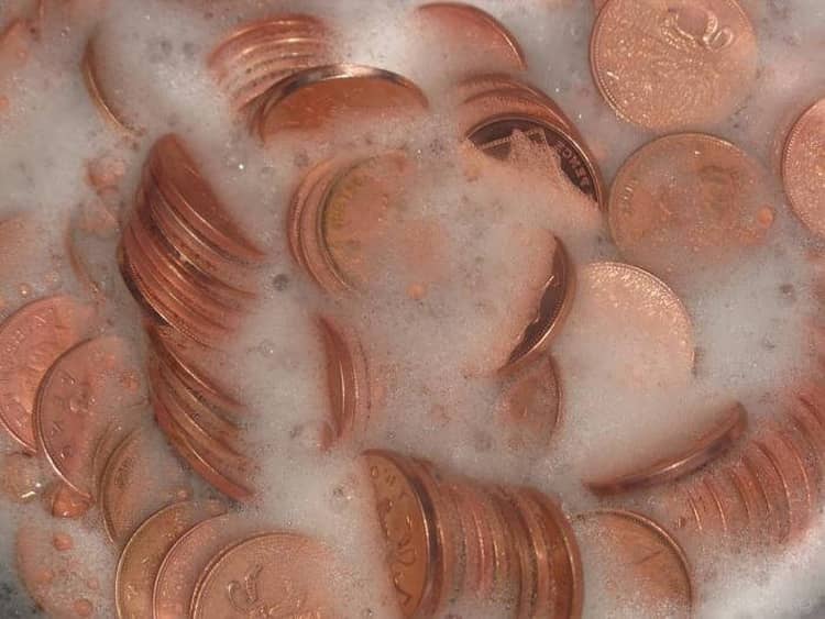 Мыльная чистка монет