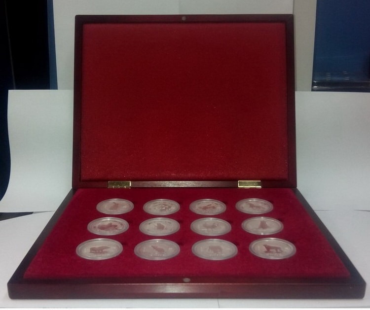 Серебряные монеты «Лунной» серии в подарочном боксе